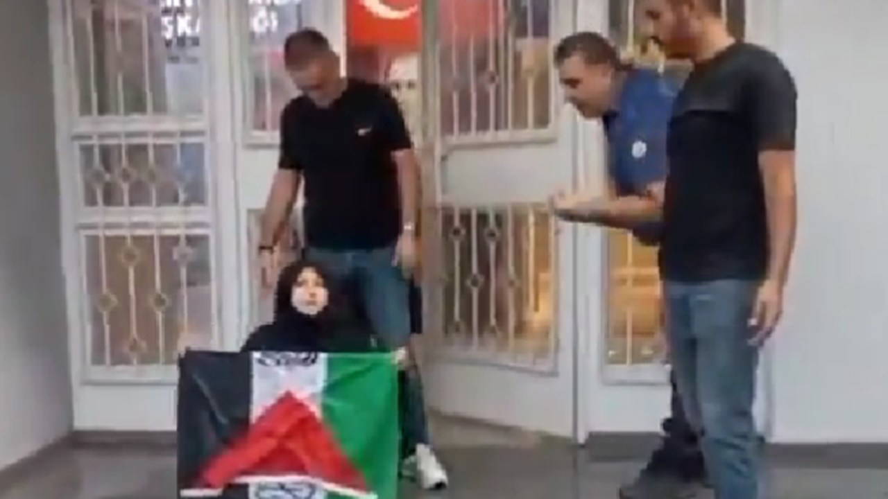 akp onunde gazze eylemine sert mudahale polisler gorevden uzaklastirildi lwRnPvE3