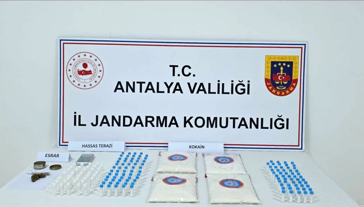 antalyada 5 kiloya yakin kokain ele gecirildi AIYHripM