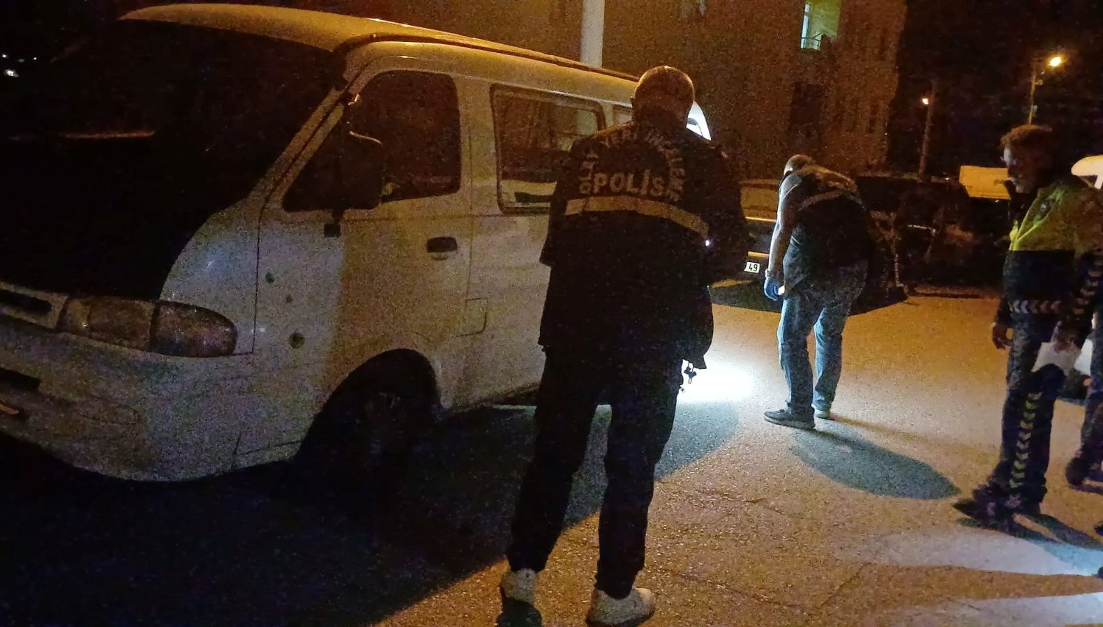 dur ihtarina uymadi polise carpip kacti AVYYItwb