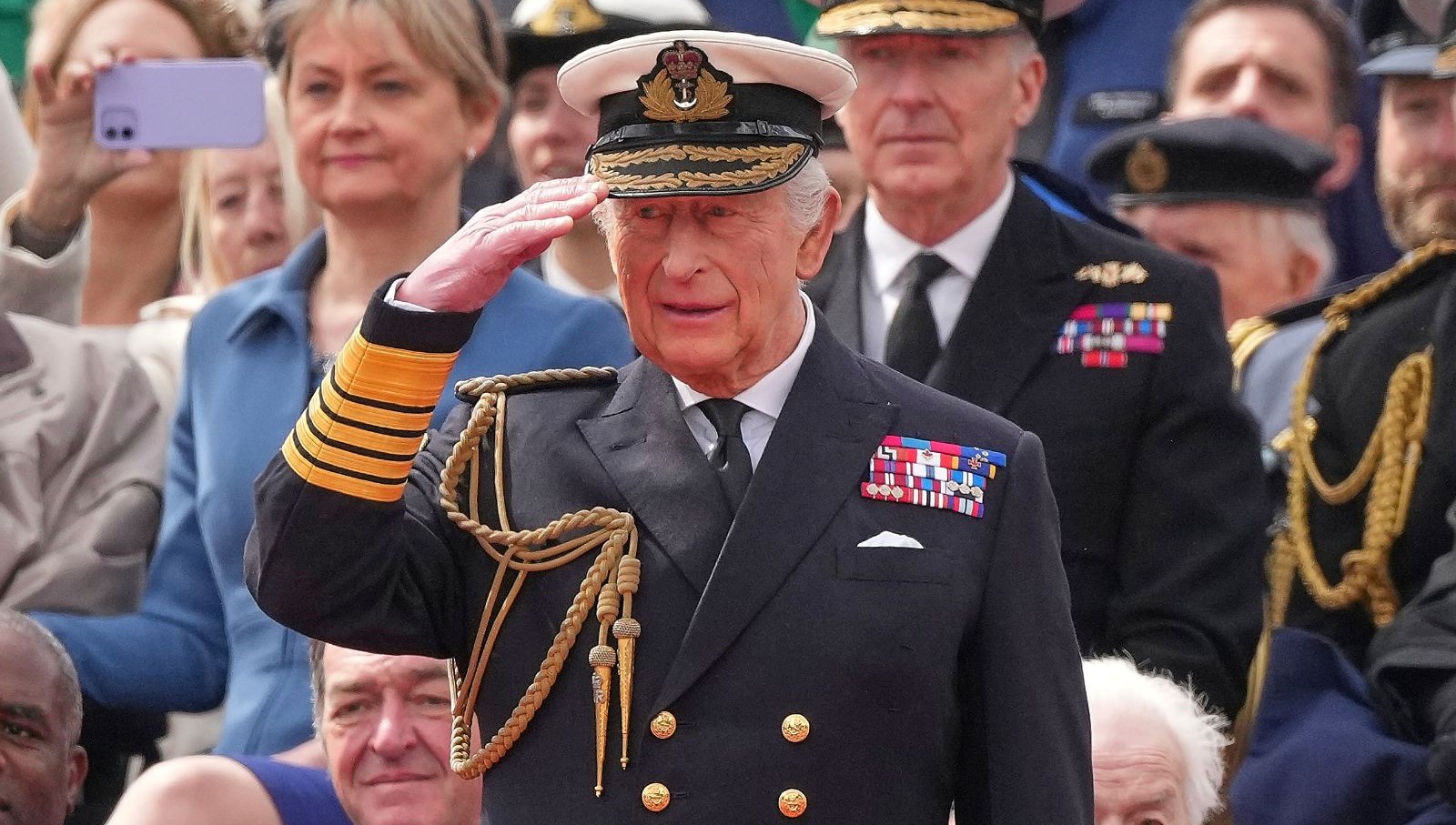 kral charlesin kara yili populeritesi rekor seviyede dustu N93lPDBS