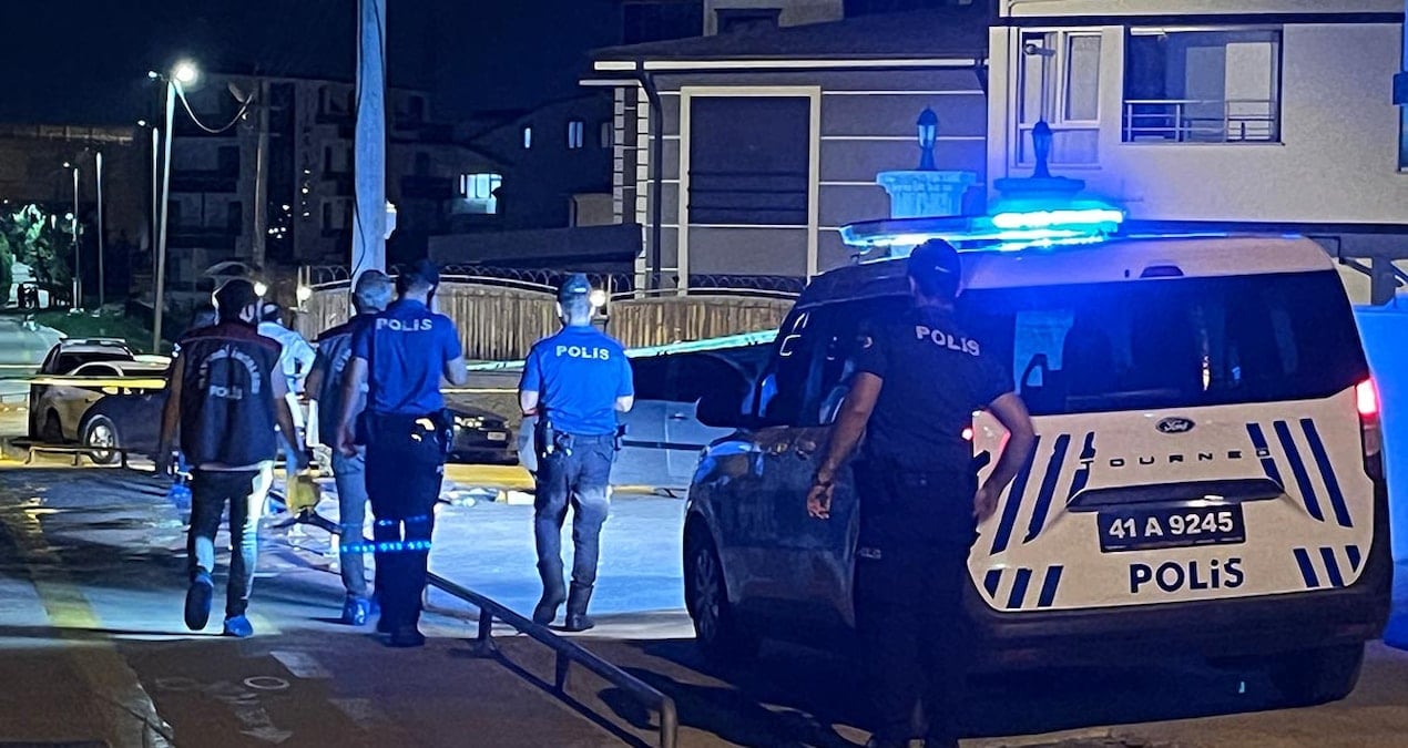 takintili eski sevgili dehset sacti 3 kisi oldu EuWWRukW