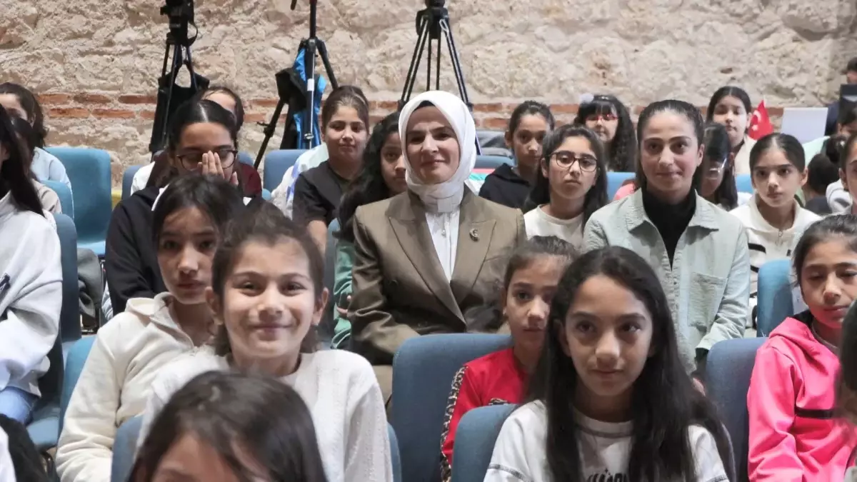 dunya kiz cocuklari gununde egitim vurgusu FOefAGAl