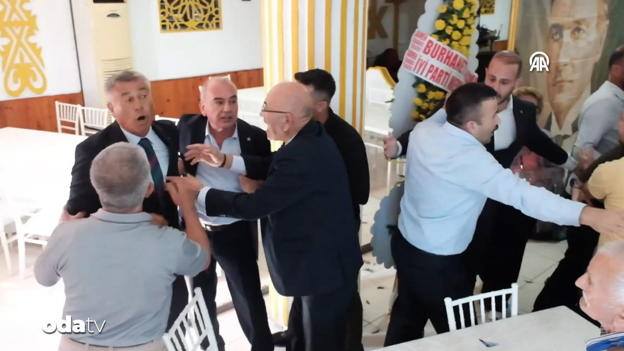 iyi parti kongresinde arbede yasandi umBNcYpv.jpg