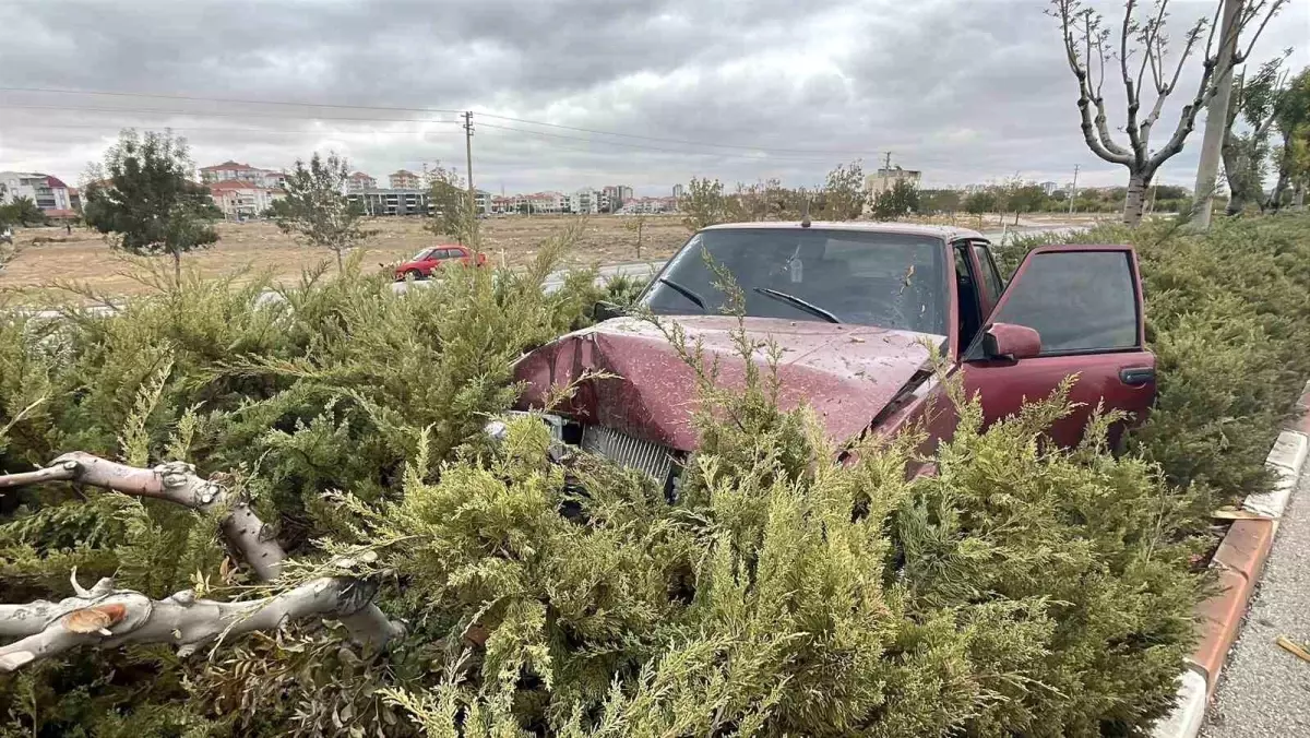 karamanda tofas otomobili kaza yapti baba ve kizi yaralandi Dr8nQXWj.jpg
