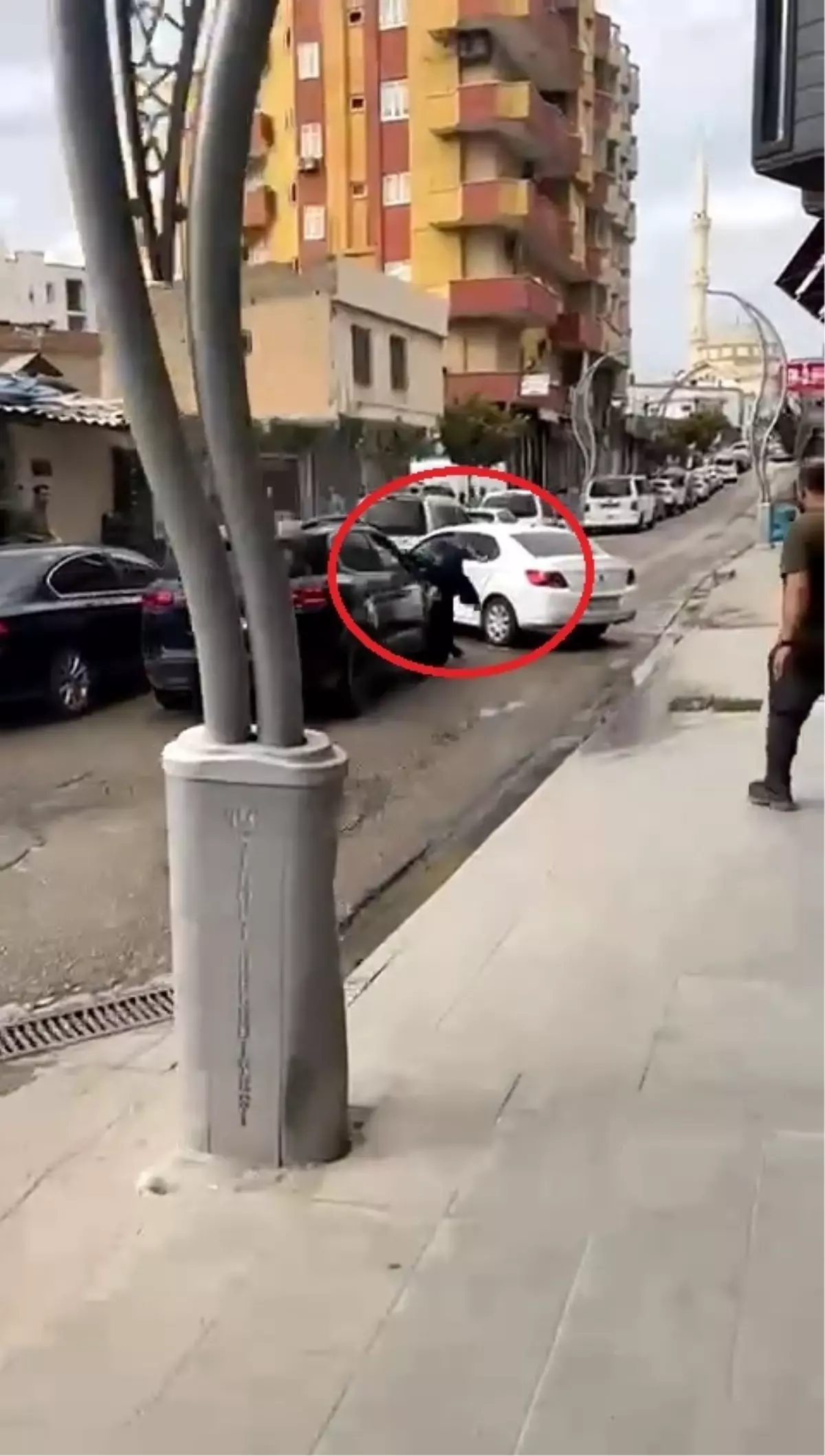 tartisma kanli bitti cip surucusu ayaklarini ezdi l4qkukhM.jpg