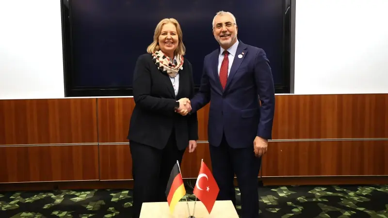 bakan isikhan alman mevkidasi bas ile gorustu TrLSbwBC.webp