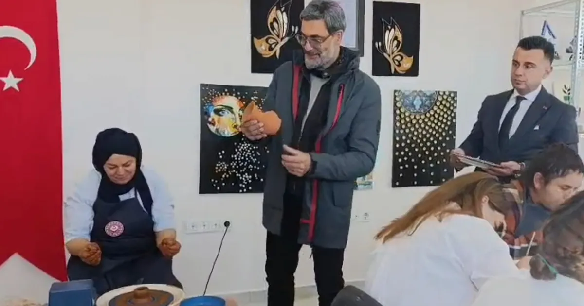 sanatci ugur isilaktan erzurumda engelsiz ziyaret ULxHR2u8.webp