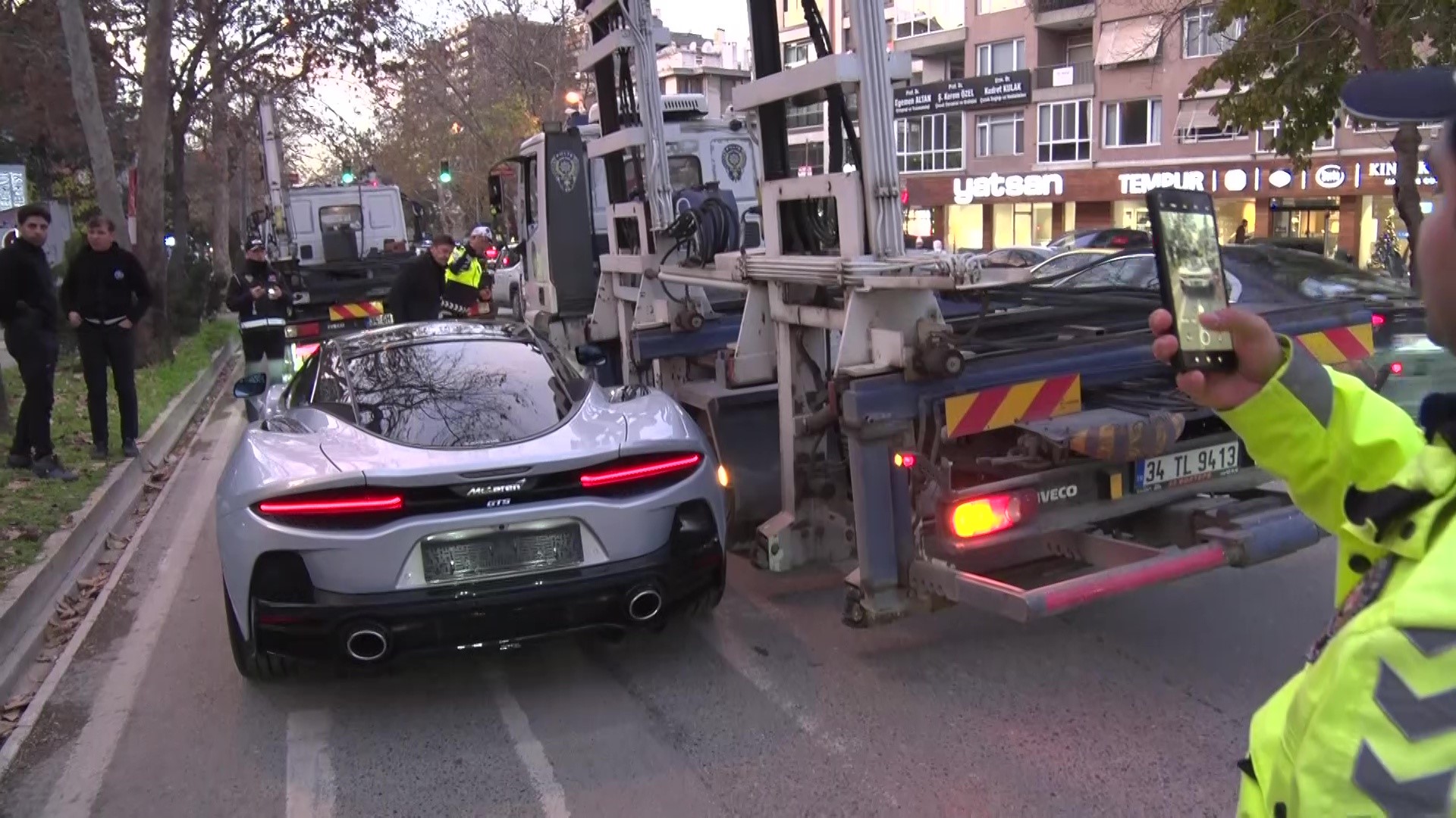 11 milyar TL’lik vurgun iddiasıyla gündeme gelen galeriye operasyon