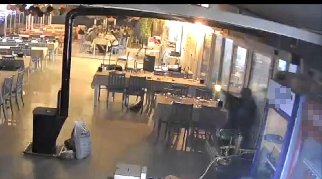 Alkollü içki verilmeyince tüfekle saldırdı. 1 ölü, 3 yaralı