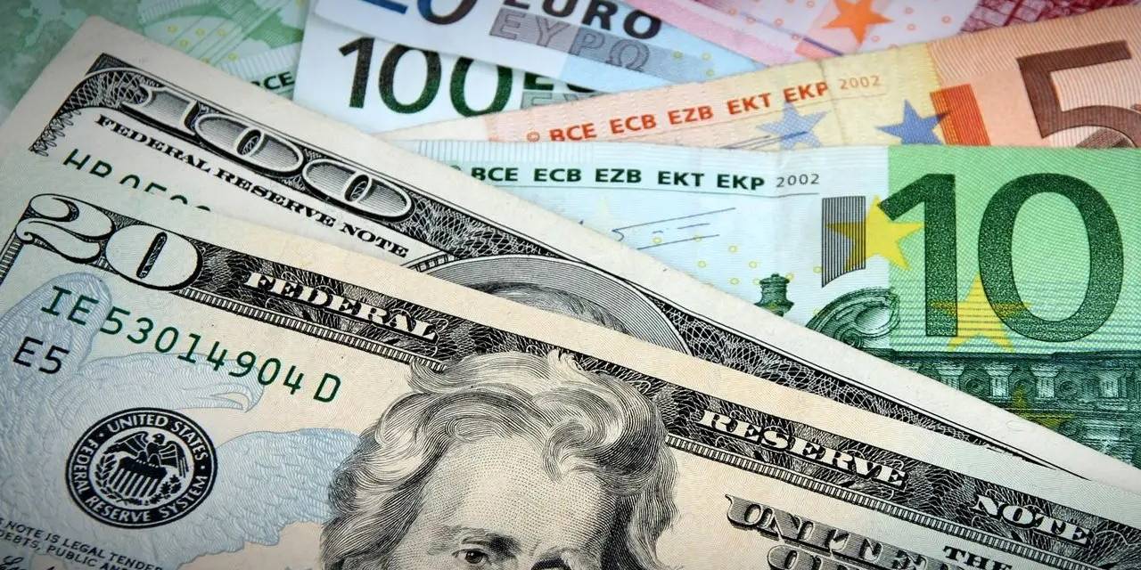 Euro toparladı dolar istikrarlı