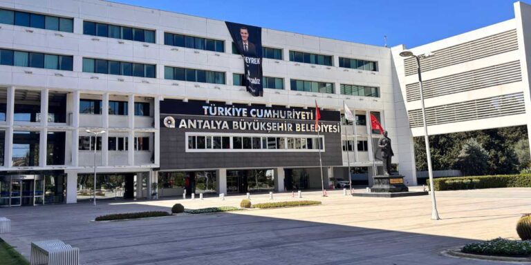 antalya-buyuksehir-belediyesi-sorusturmasinda-14-kisi-tutuklandi-GvblcTJI