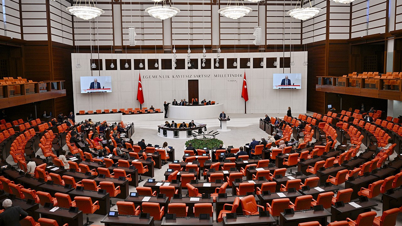 En dusuk emekli ayligi duzenlemesi meclisten gecti TKuErzbB